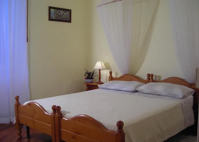 A Vinicius Et Mita Couette-café 4*