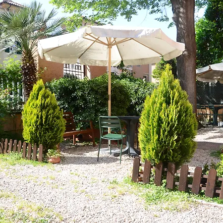 A Vinicius Et Mita Couette-café Rome